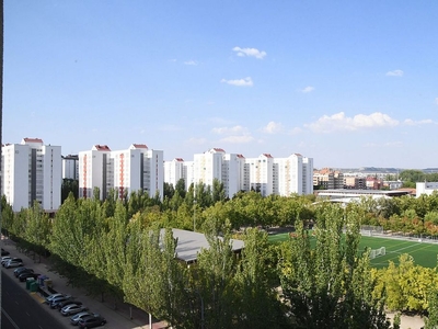 Piso en alquiler en avenida Del Estadio de 3 habitaciones con terraza y garaje