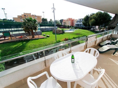 Piso en alquiler en Cap Salou de 2 habitaciones con terraza y piscina