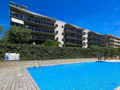 Piso en alquiler en Cap Salou de 3 habitaciones con terraza y piscina