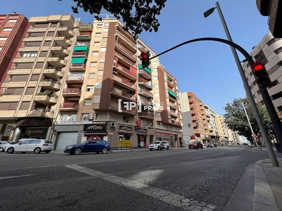 Piso en alquiler en Príncep de Viana - Clot -Xalets Humbert Torres de 5 habitaciones con muebles y balcón