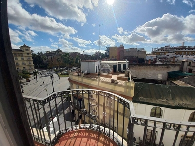 Piso en venta en avenida De la Constitución de 5 habitaciones con terraza y garaje