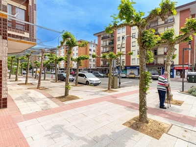 Piso en venta en calle Agirre Lehendakari Etorbidea de 3 habitaciones con terraza y calefacción