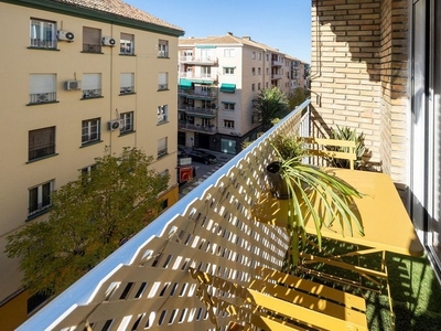 Piso en venta en calle Melchor Almagro de 4 habitaciones con garaje y balcón