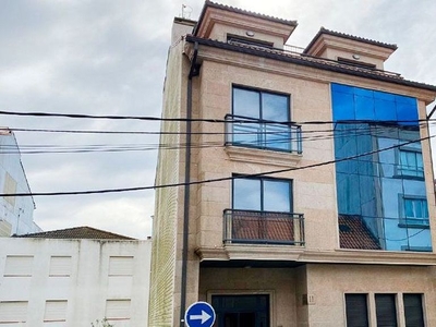 Piso en venta en calle Ourense de 2 habitaciones con garaje y calefacción