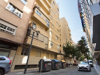 Piso en venta en calle Pedro Antonio de Alarcon de 4 habitaciones con terraza y calefacción