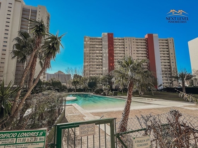 Piso en venta en Pueblo Levante de 2 habitaciones con piscina y garaje