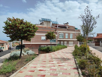 Venta de ático con terraza en Las Flores, San Isidro, Pajarillos (Valladolid)