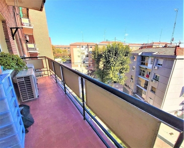 Venta de piso en Ambroz de 3 habitaciones con terraza y garaje