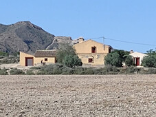 Casa con terreno en Alicante