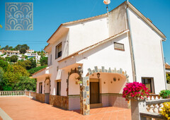 Casa con terreno en Argentona