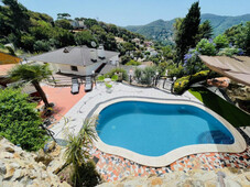 Casa con terreno en Argentona