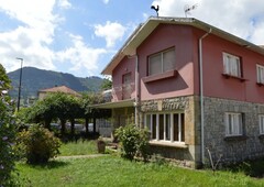 Casa con terreno en Los Corrales de Buelna