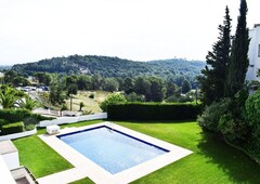 Piso en venta en Génova de 3 habitaciones con terraza y piscina