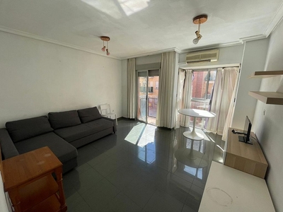 Alquiler de piso en Centro - Murcia de 1 habitación con terraza y muebles