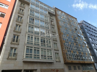 Alquiler de piso en Cuatro Caminos - Plaza de la Cubela de 3 habitaciones con garaje y balcón