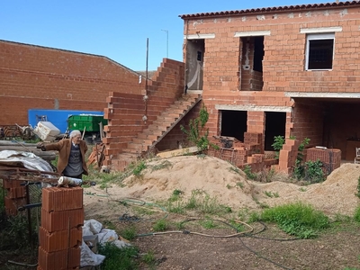 Chalet independiente con terreno en venta en la Calle Mayor' Casas de Haro