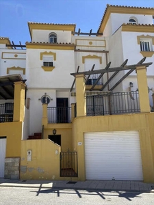 Сhalet adosado con terreno en venta en la Calle Moriles' Vélez-Málaga