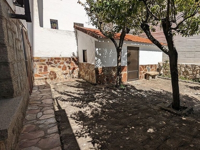 Piso en alquiler en El Espinar pueblo de 2 habitaciones con terraza y piscina