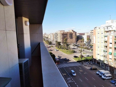 Venta de piso en Patraix de 5 habitaciones con garaje y balcón