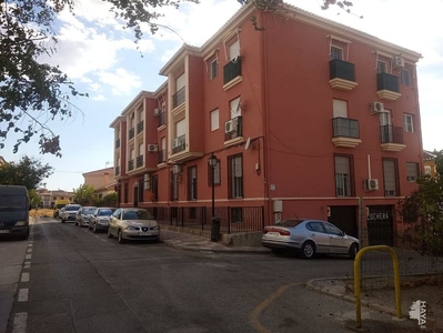 Venta de piso en Zubia (La) de 3 habitaciones con ascensor