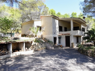 Villa en venta en Chulilla