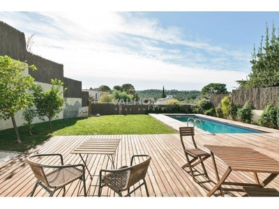 Excelente casa con jardín y piscina en venta en Valldoreix