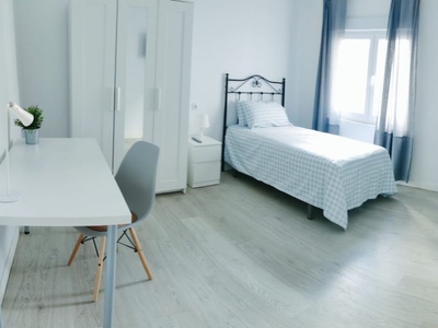 Habitaciones en Avda. torrelavega, Oviedo por 255€ al mes