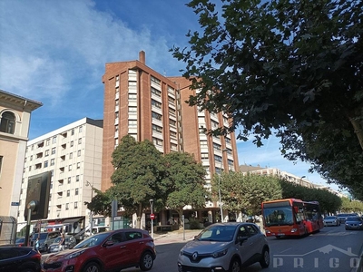 Piso en alquiler en Centro - Burgos de 5 habitaciones con garaje y calefacción