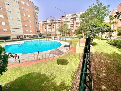 Piso en venta en calle Navarro Ledesma Teatinos de 3 habitaciones con terraza y piscina