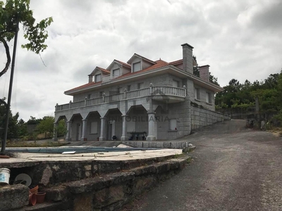 Venta de casa con piscina y terraza en San Cibrao Das Viñas