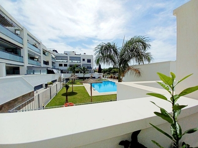 Venta de piso en Churriana de 2 habitaciones con terraza y piscina