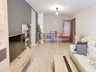 Venta de piso en Nuevo Cáceres de 2 habitaciones con terraza y garaje