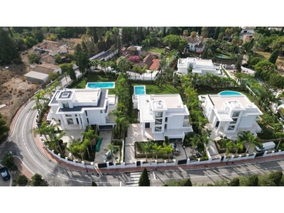 Villa de lujo de 6 dormitorios y 6 baños en Lomas de Marbella Club, Milla de Oro