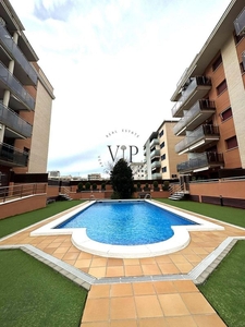 Alquiler de piso en avenida Mossèn Jaume Soler de 2 habitaciones con terraza y piscina