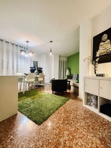 Alquiler de piso en avenida Zaragoza de 2 habitaciones con terraza y muebles
