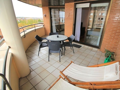 Alquiler de piso en calle Mariano de Los Cobos de 3 habitaciones con terraza y piscina