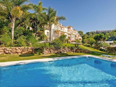 Alquiler de piso en urbanización Monte Almendros de 3 habitaciones con terraza y piscina