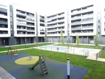 Alquiler de piso en Valdefierro de 3 habitaciones con terraza y piscina