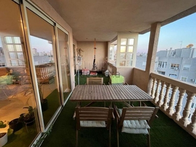 Ático en alquiler en Cabo de las Huertas de 4 habitaciones con terraza y piscina