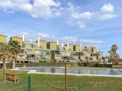 Ático en venta en calle Guadalhorce de 4 habitaciones con terraza y piscina