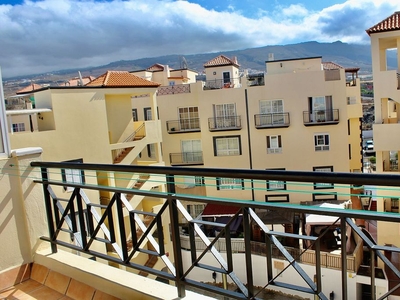 Ático en venta en calle La Tosca de 2 habitaciones con terraza y piscina