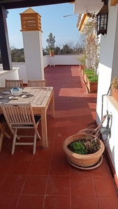 Ático en venta en Nueva Andalucía centro de 2 habitaciones con terraza y piscina