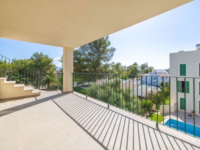 Ático en venta en Port de Pollença de 4 habitaciones con terraza y piscina