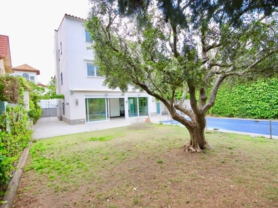 Exclusiva Casa con jardín, barbacoa, y piscina privados en inmejorable zona de Sitges!