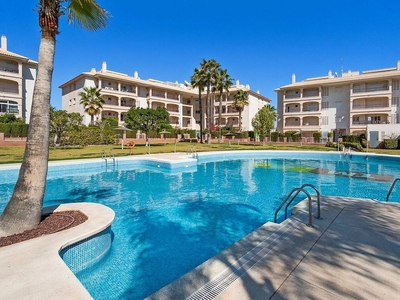 Piso en venta en Altos - La Florida de 2 habitaciones con piscina y jardín