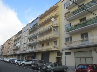 Piso en venta en calle Rosales de 3 habitaciones con terraza y balcón
