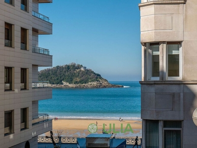 Piso en venta en Centro - San Sebastián-Donostia de 1 habitación con terraza y balcón
