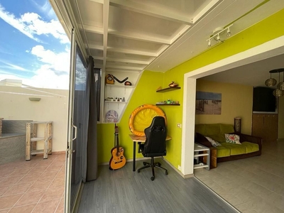 Piso en venta en Costa Teguise de 2 habitaciones con terraza y jardín