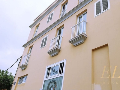 Piso en venta en Juan XXIII-Santidad de 3 habitaciones con terraza y garaje