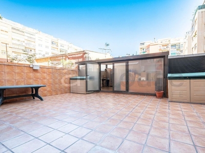 Piso en venta en La Dreta de l'Eixample de 4 habitaciones con terraza y balcón